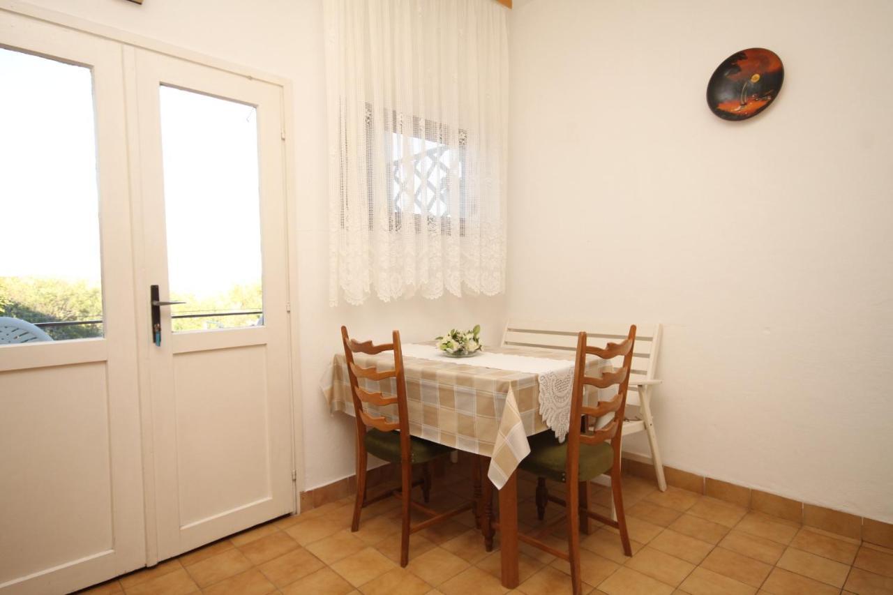 Apartment Kukljica 8237C Εξωτερικό φωτογραφία